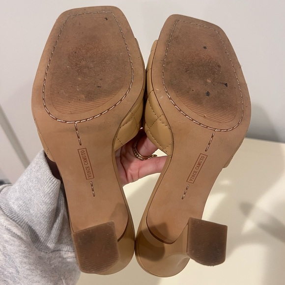 Vince Camuto Diamond Quilted leather sandal - size 7 - Picture 8 of 9